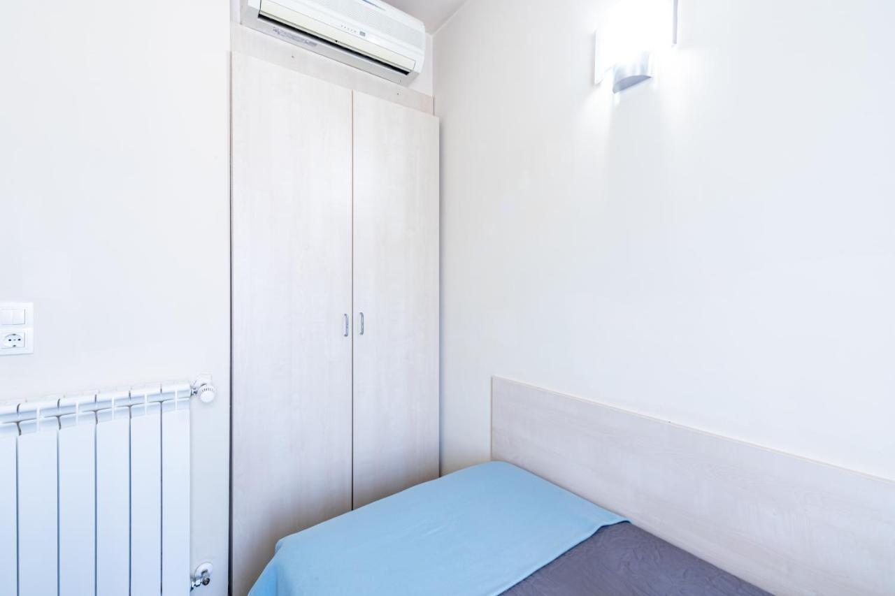 Residencia Universitaria Resa Giner De Los Rios 알칼라데에나레스 외부 사진