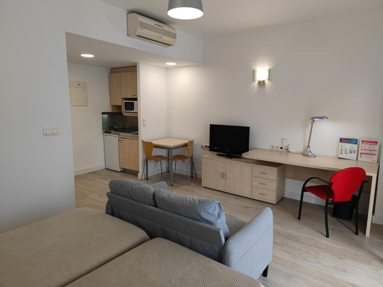 Residencia Universitaria Resa Giner De Los Rios 알칼라데에나레스 외부 사진