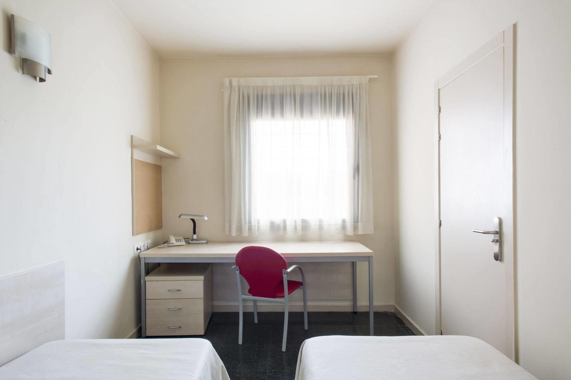 Residencia Universitaria Resa Giner De Los Rios 알칼라데에나레스 외부 사진